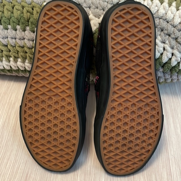 Vans Classic Slip-On Floral Skate Shoes - Picture 8 of 8